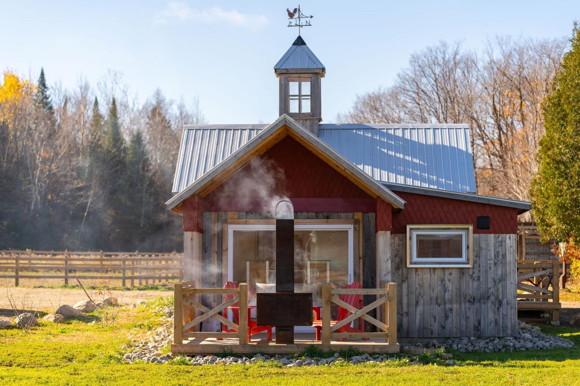 Le Baluchon Eco-Villegiature Saint-Paulin Exteriör bild
